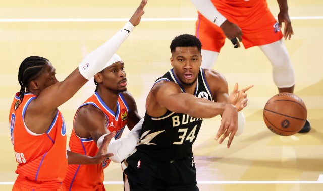 b体育-费尔顿：雷霆能帮雄鹿重建 他们可以用杰伦威加选秀权换字母哥