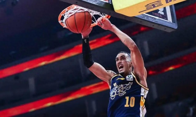 广东大胜辽篮风波发酵，奎因回应挑衅被警告，赵继伟复出进程加快