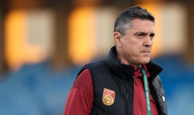 b体育下载-半场压哨破门！彭啸轰世界波，媒体人热议：8位数身价还得涨